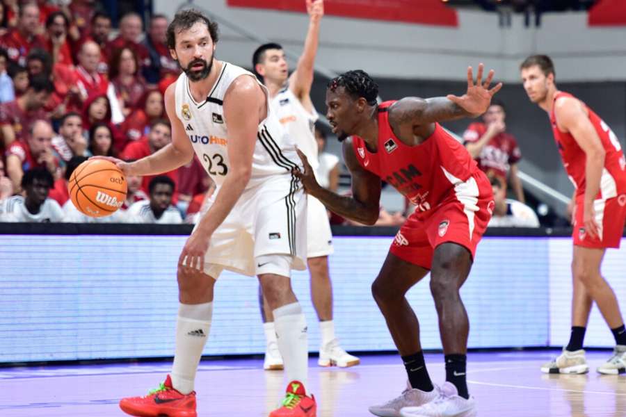 Sergio Llull, ante Dylan Ennis