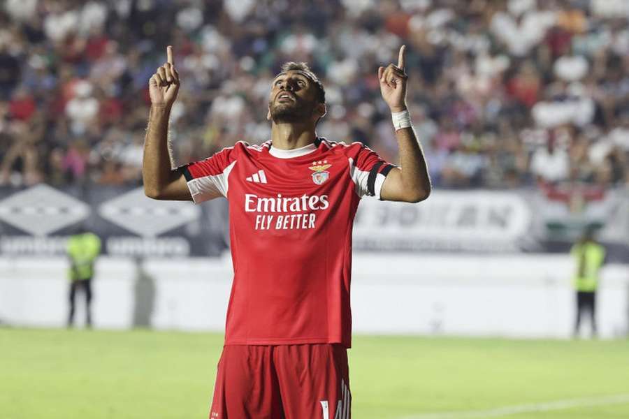 Pavlidis, avançado do Benfica