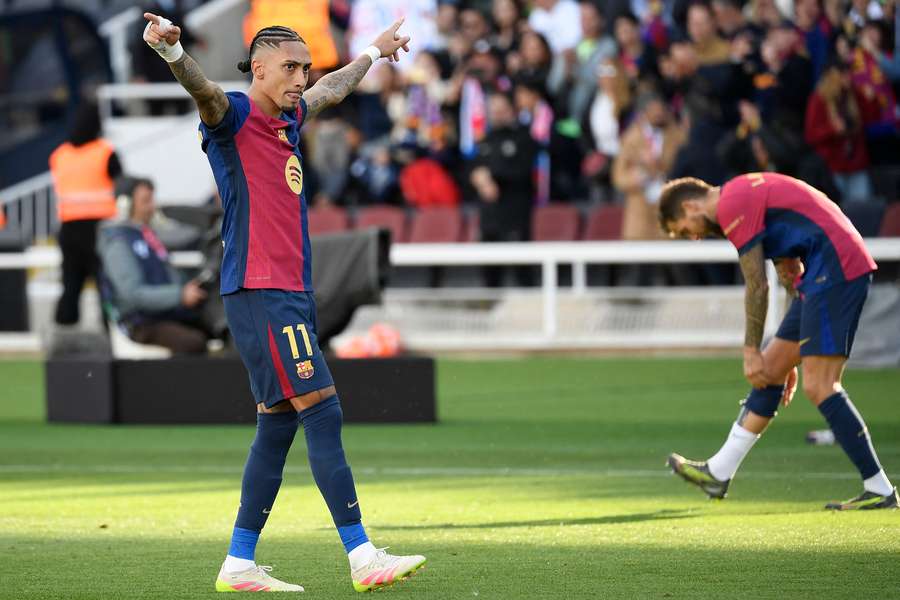 Raphinha celebra su último gol con el Barcelona