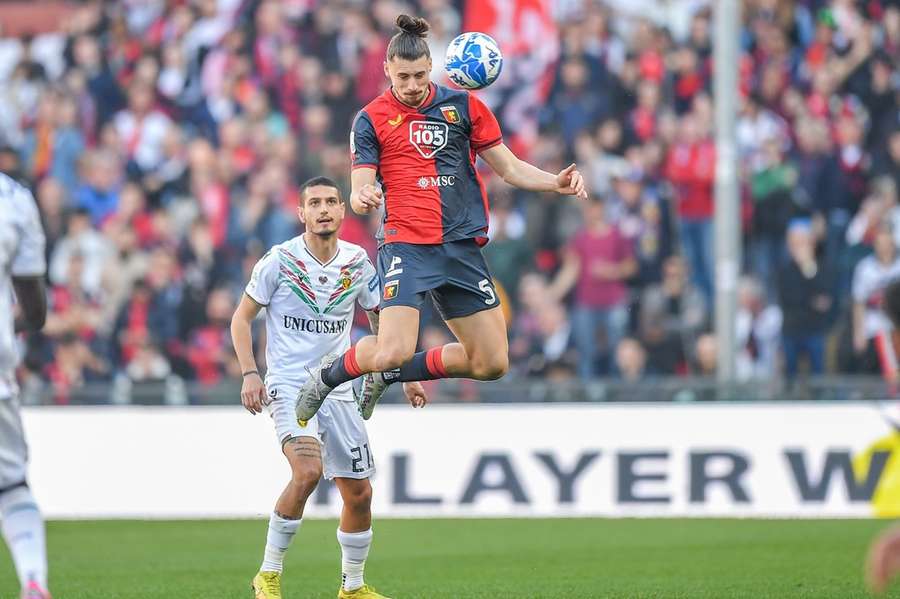 Radu Dragușin, un nou gol cu capul pentru Genoa