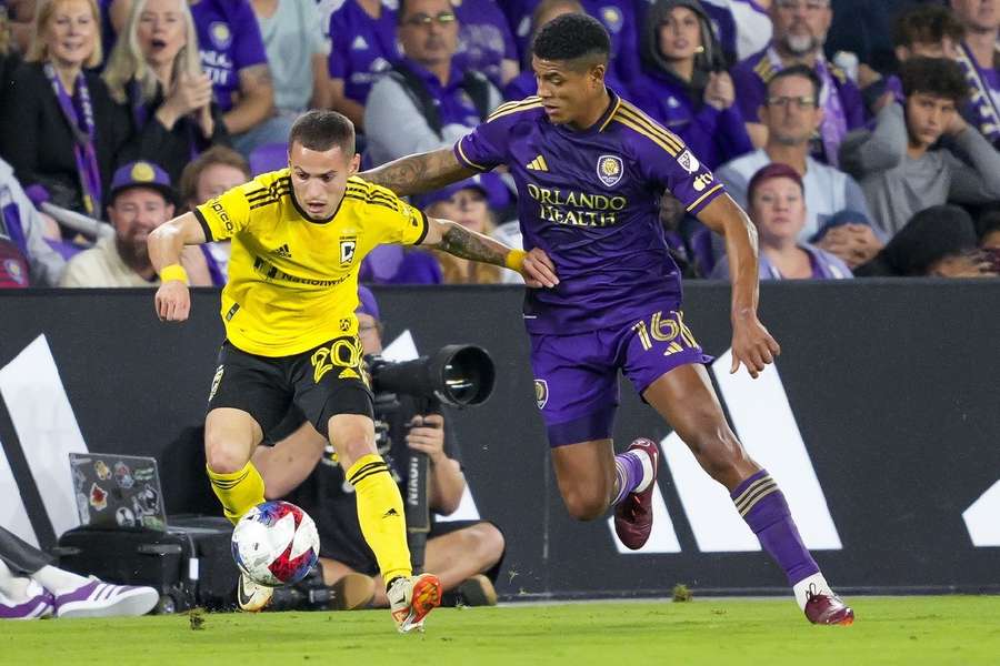 Alex Mățan (stânga) în meciul cu Orlando City