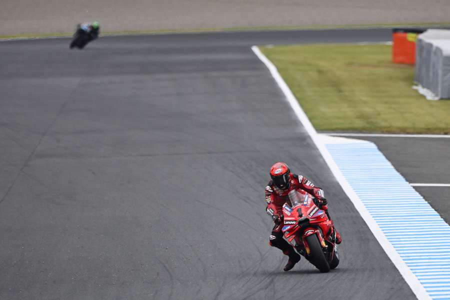 Bagnaia empieza a liderar en Japón.