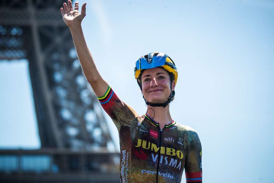 Vos takes yellow jersey after winning stage two of women's Tour