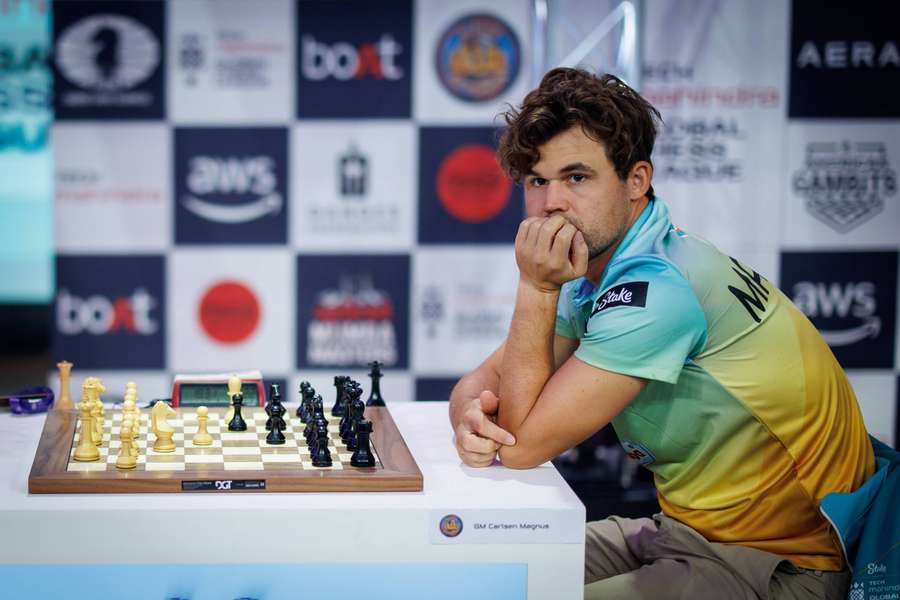 Magnus Carlsen odpiera zarzuty o "ustawienie" finału MŚ na remis
