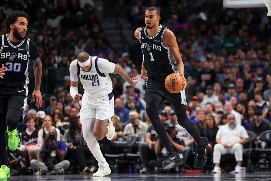 Kolejna wygrana Spurs, Sochan wciąż kontuzjowany Kolejna wygrana Spurs, Sochan wciąż kontuzjowany