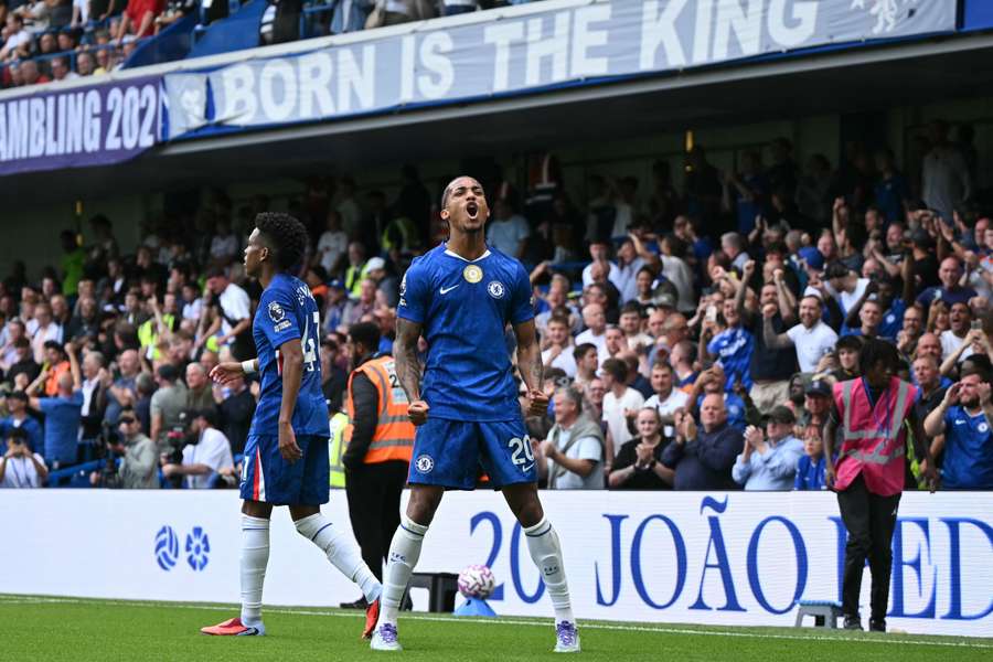 João Pedro festeja pelo Chelsea