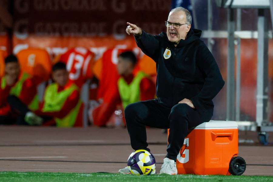 Imagen habitual de Bielsa, sentado en la nevera