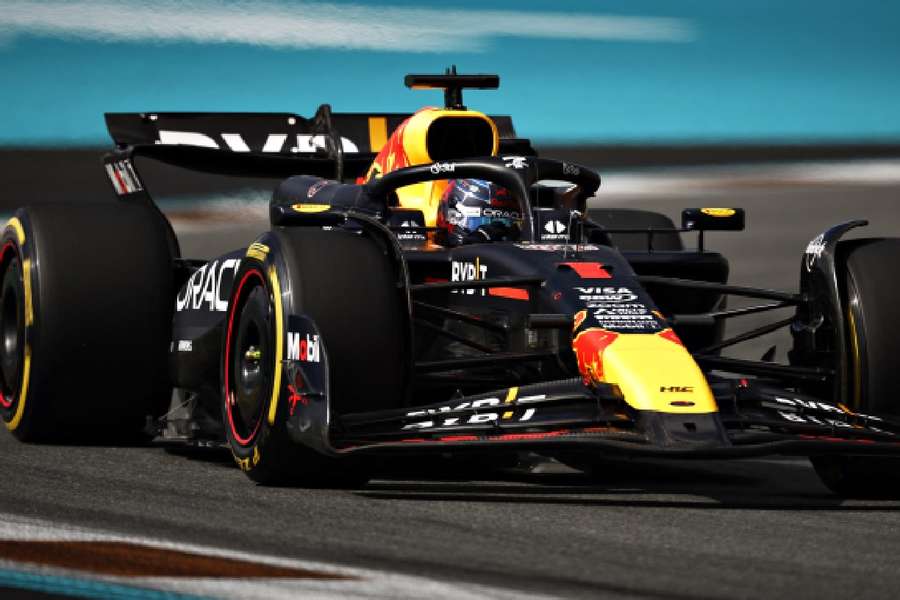 Max Verstappen enfrentou alguns problemas para controlar seu carro no início da temporada