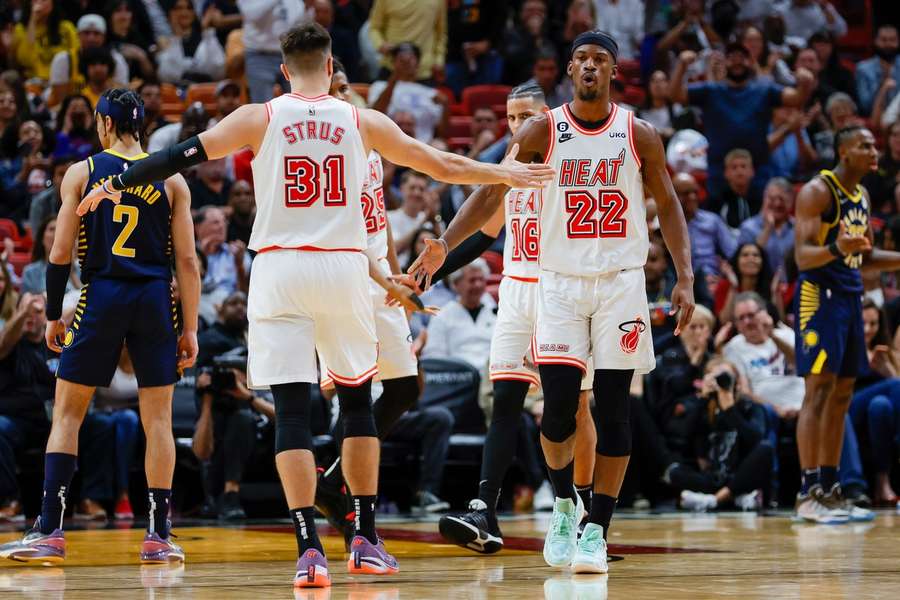 Miami a Minnesota si vybojovaly účast v play off NBA, zazářili Butler se Strusem