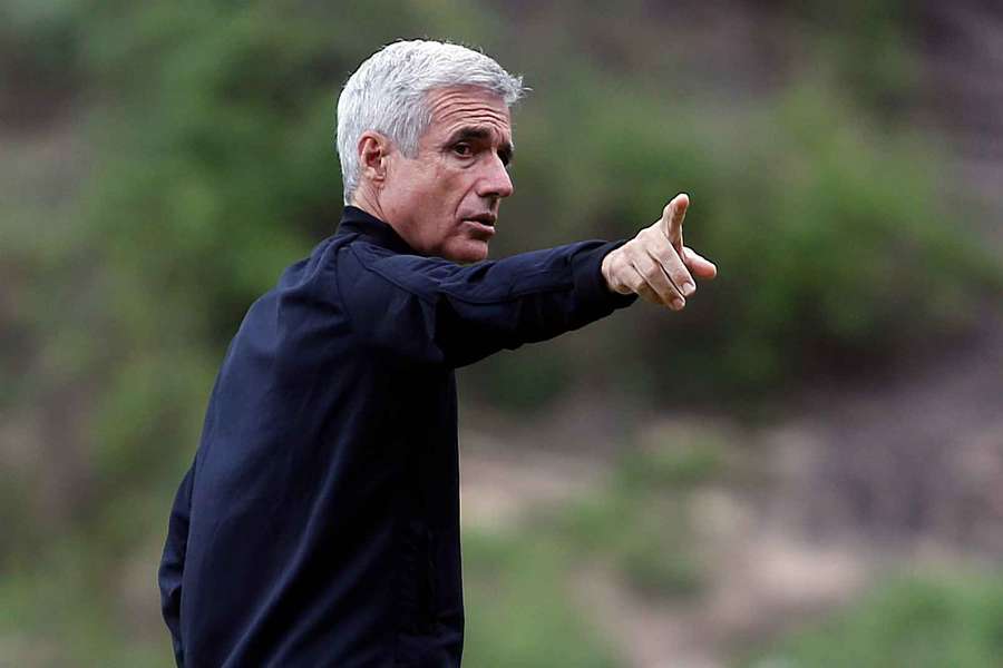 O português está sem emprego no momento O português está sem emprego no momento