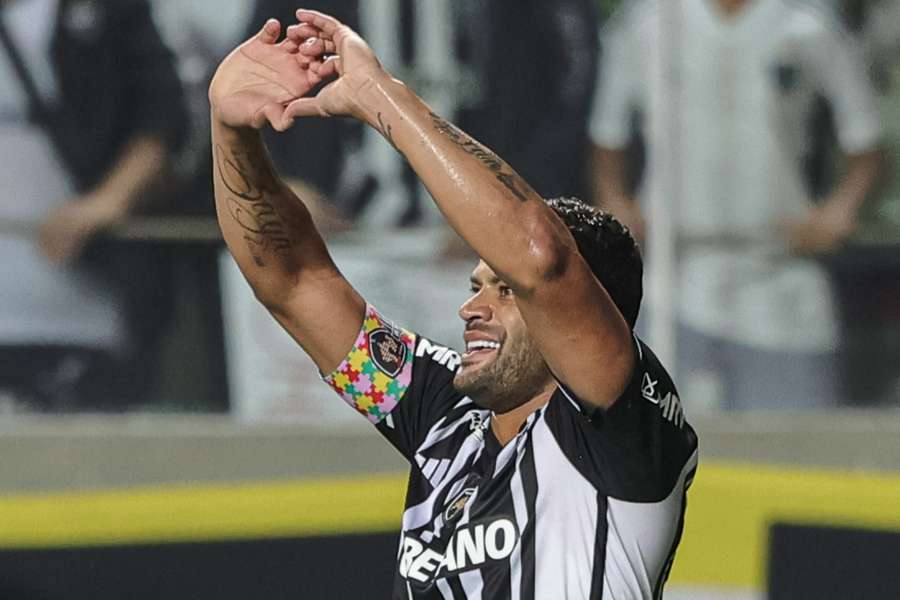 Hulk marcou os dois gols do Galo