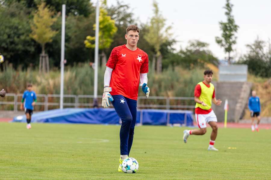 Posila z Leverkusenu za pakatel? Slavia přivedla mladého brankáře, může to být treda