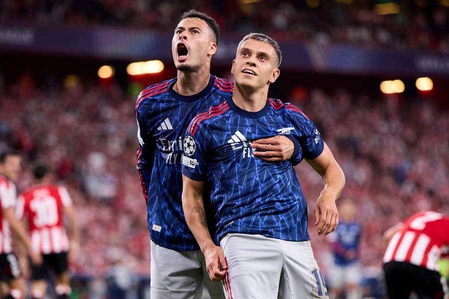 Martinelli (à esquerda) tem entrado bem nos jogos do Arsenal