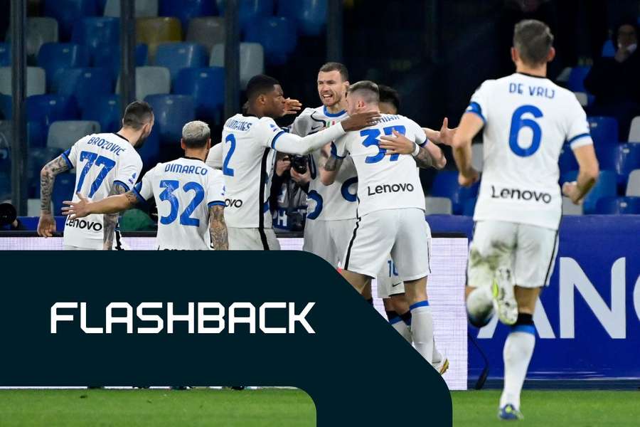Dzeko viene portato in trionfo dai compagni