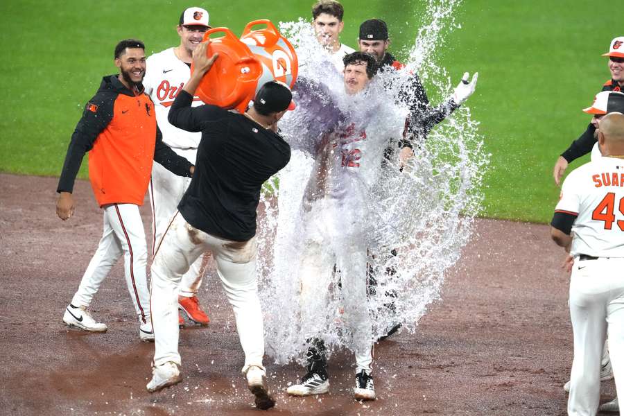 Baltimore Orioles players dump water on Dylan Beavers after a walk-off win (2025)