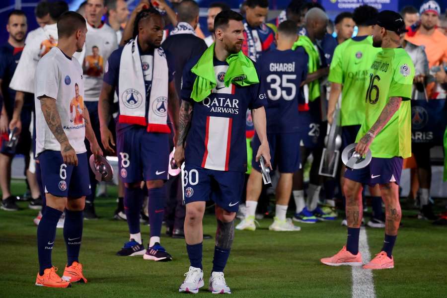 Messi se marcha del PSG con varias cuentas pendientes