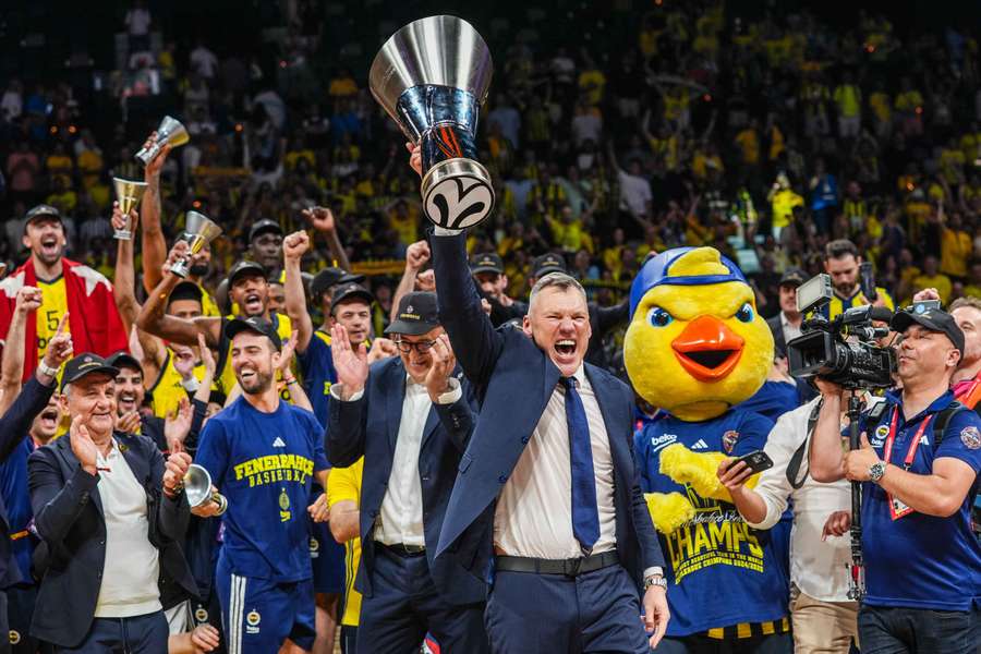 Atenas vai decidir o sucessor do Fenerbahçe