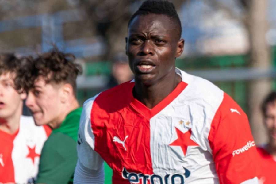 Keňský záložník Timothy Ouma odchází ze Slavie.