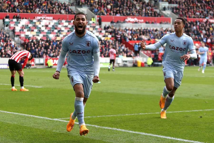 Douglas Luiz é monitorado pelos Spurs