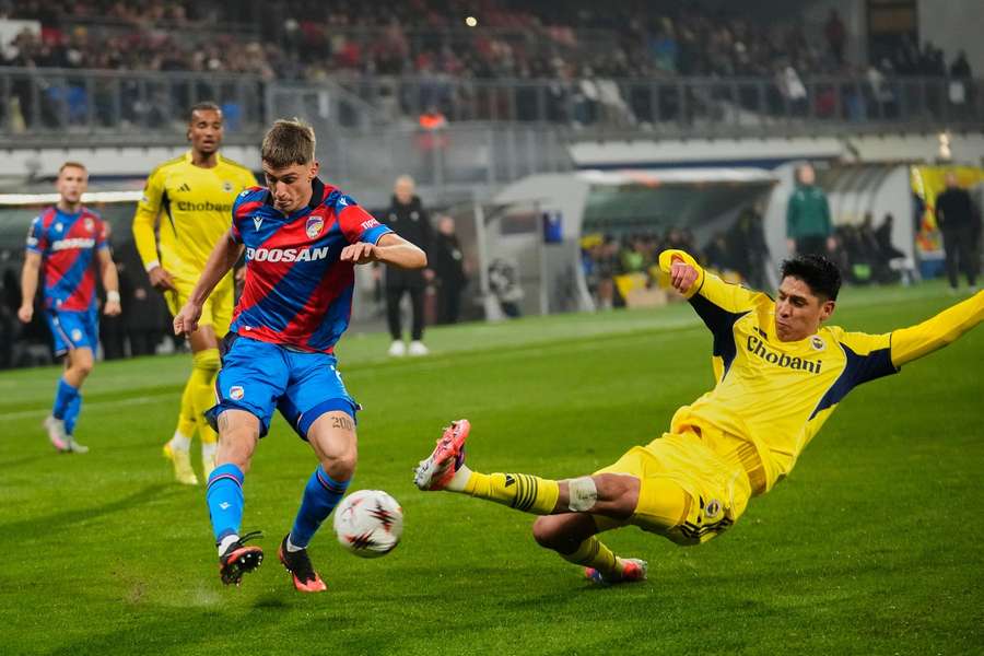 Plzeň vybojovala v Evropské lize proti Fenerbahce remízu. Plzeň vybojovala v Evropské lize proti Fenerbahce remízu.