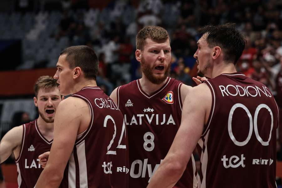 Bertans (m.) guida la Lettonia alla vittoria sulla Spagna