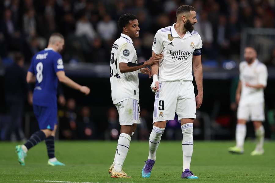 Rodrygo en Benzema tijdens de eerste etappe tegen Chelsea