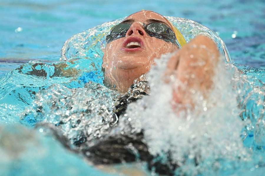 Olympisch kampioene McKeown in het water