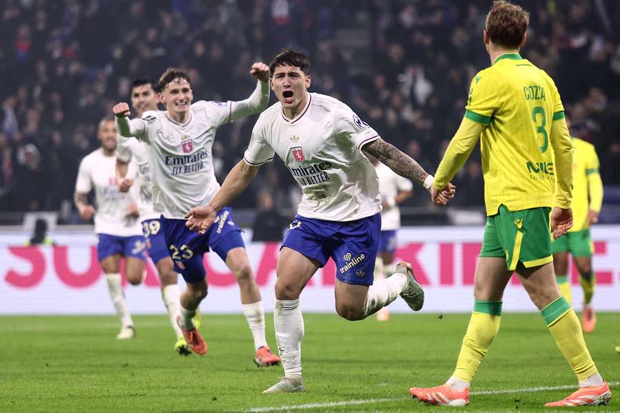 L'OL écrase un FC Nantes rapidement réduit à 10 et remonte à la 6e place