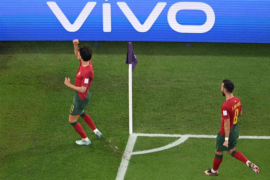 João Félix festeja o seu golo junto a Bruno Fernandes João Félix festeja o seu golo junto a Bruno Fernandes