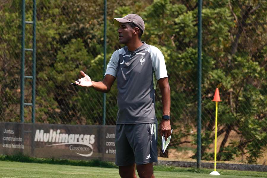 Léo Silva vai comandar o Galinho na Taça São Paulo de 2025