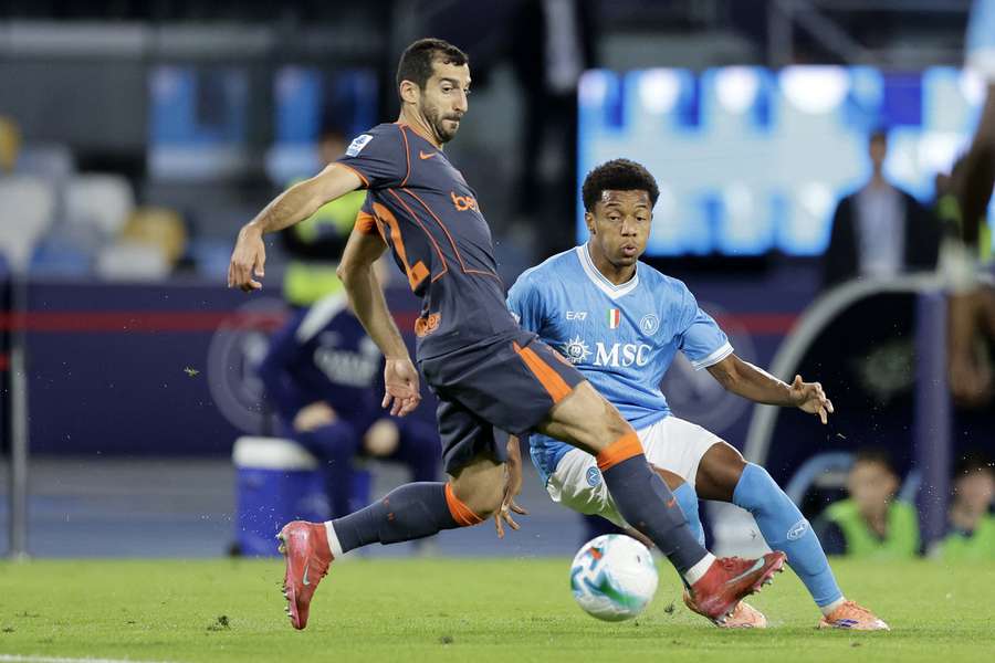 Henrikh Mkhitaryan in azione contro il Napoli Henrikh Mkhitaryan in azione contro il Napoli