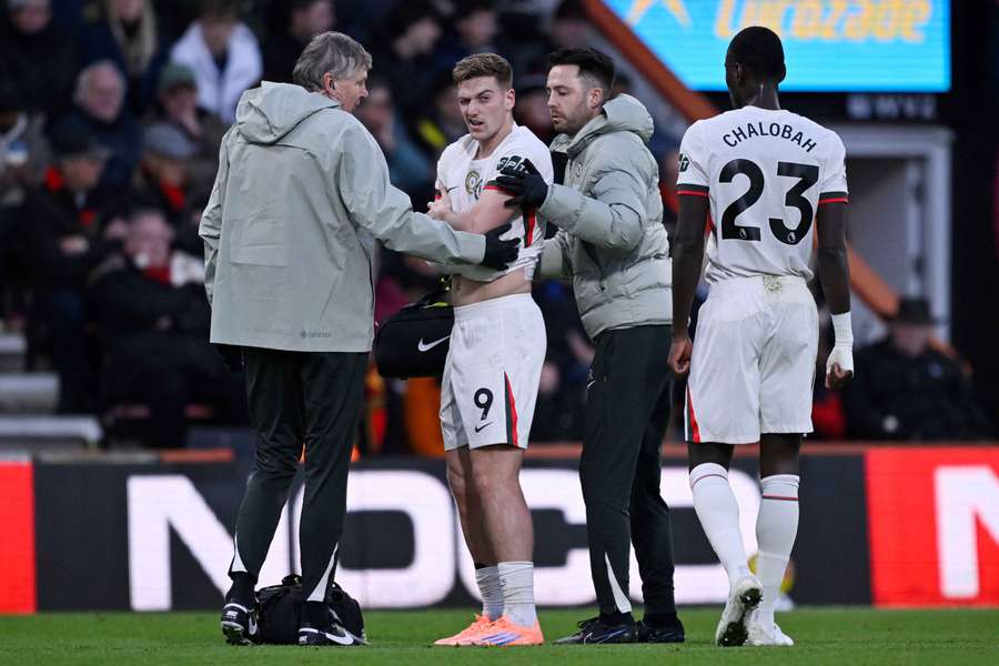 Liam Delap had to leave the pitch following his shoulder injury Liam Delap had to leave the pitch following his shoulder injury