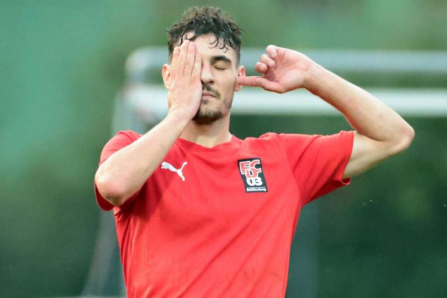 Jorginho celebra ao serviço do Differdange, do Luxemburgo