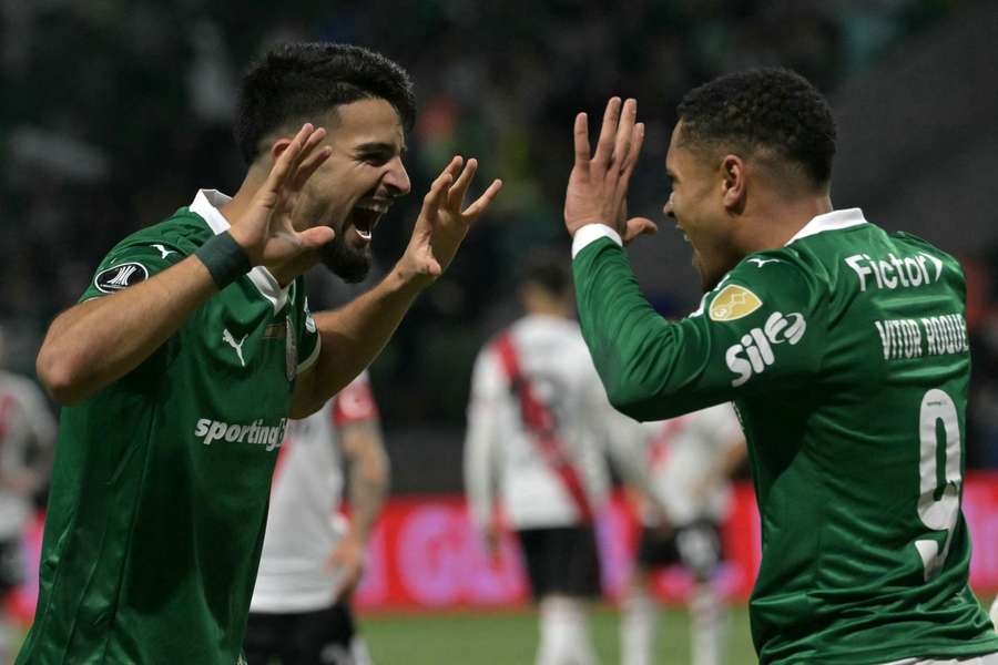 Flaco López e Vitor Roque marcaram os gols da vitória do Palmeiras