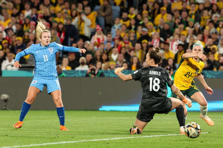 Melhor em campo, Hemp fez o segundo gol inglês