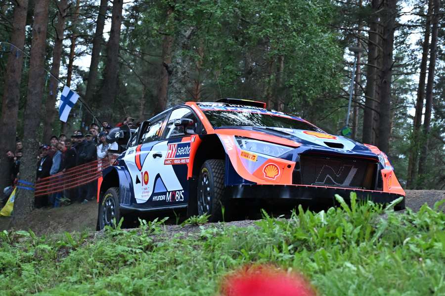 Thierry Neuville é o primeiro líder do Rali da Finlândia