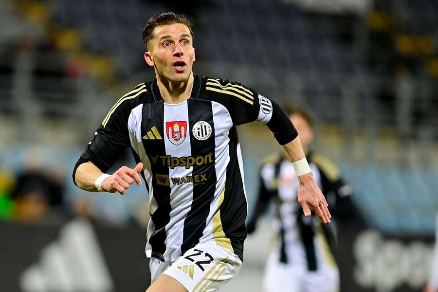 Peter Pekarík si v novom pôsobisku vyslúžil už aj kapitánsku pásku.