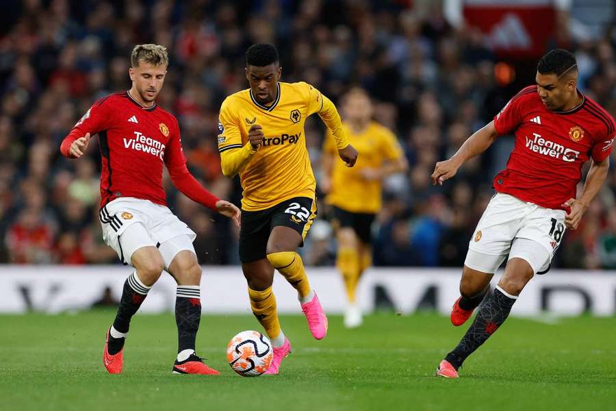 Mount and Casemiro in action against Wolves