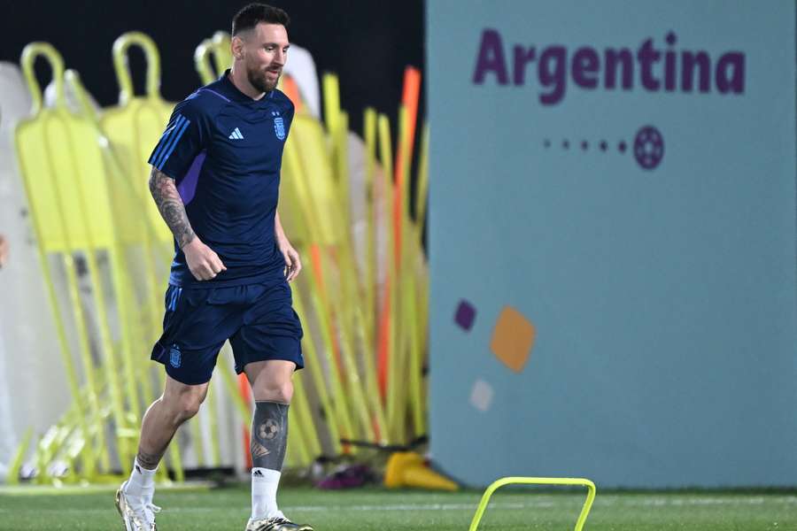 Messi gosta de usar exatamente os mesmos espaços que Mbappé
