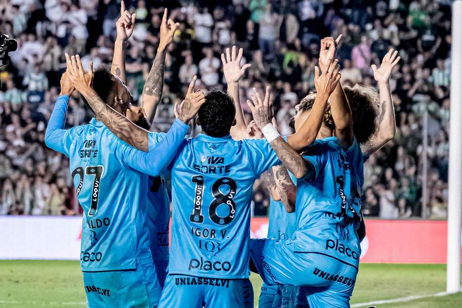 Santos venceu o Ju e praticamente se salvou Santos venceu o Ju e praticamente se salvou