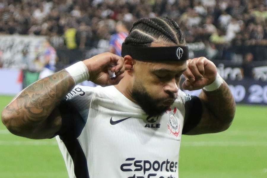 Memphis Depay fez dois gols em Corinthians 3x0 Bahia