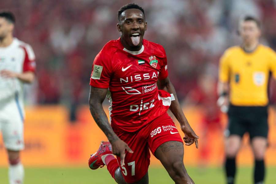 Yuri César fez os dois golos da vitória do Shabab Al-Ahli