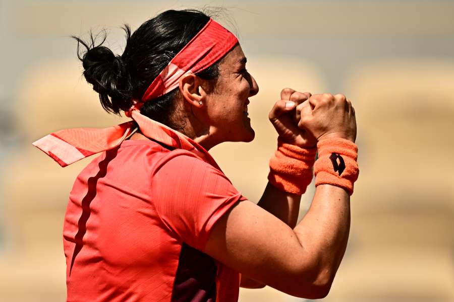 Jabeur rywalką Świątek w półfinale Rolanda Garrosa? Tunezyjka wykonała pierwszy krok Jabeur rywalką Świątek w półfinale Rolanda Garrosa? Tunezyjka wykonała pierwszy krok