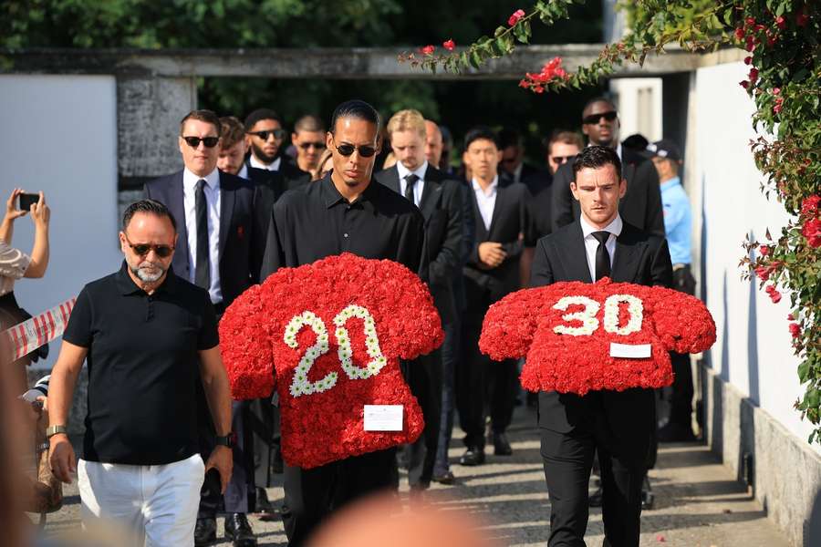 Hráči Liverpoolu na pohřbu Dioga Joty