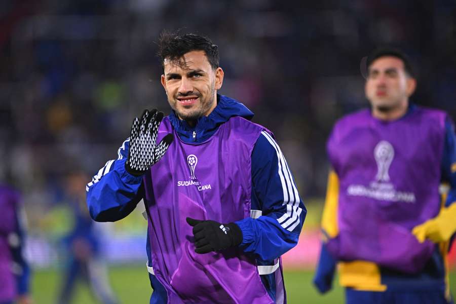 Paredes podrá cumplir parte de su suspensión en los amistosos de Argentina
