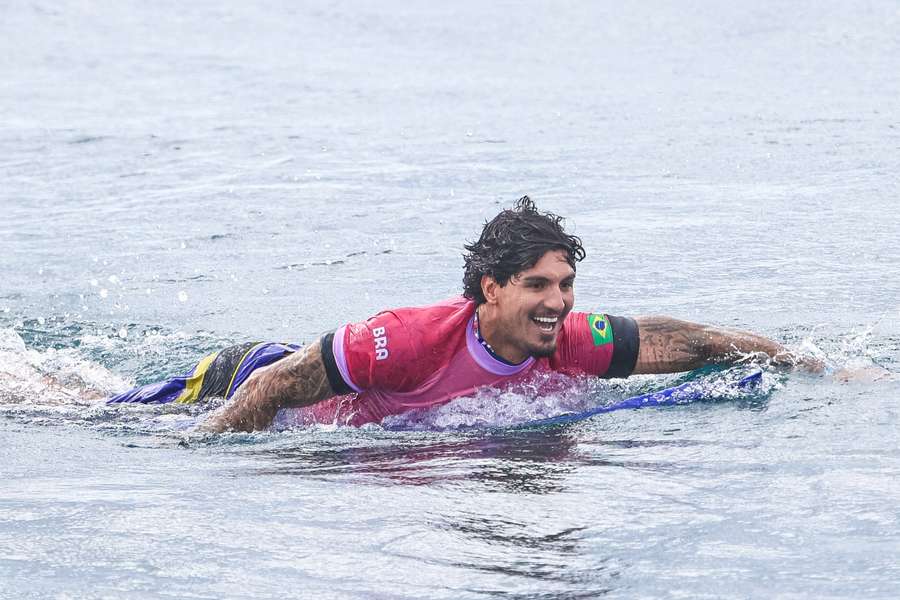 Gabriel Medina está na semi do surfe masculino