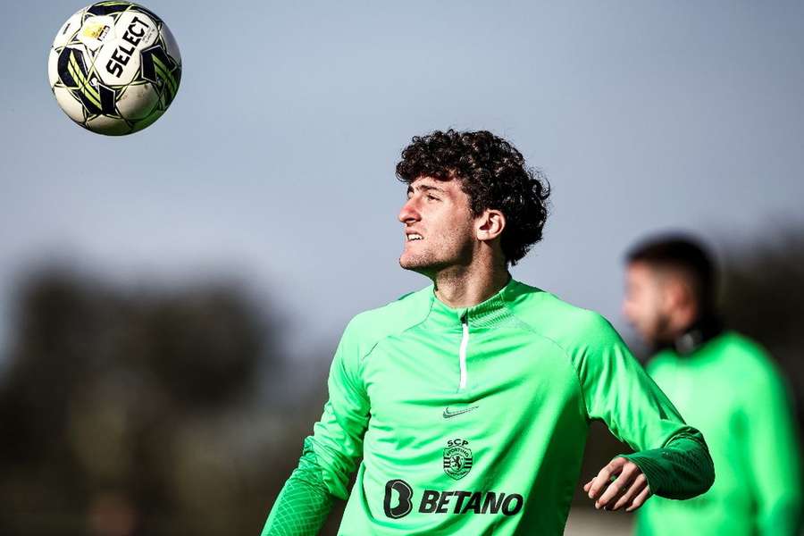 Tanlongo fez 25 minutos diante do Paços de Ferreira antes de rumar à seleção sub-20 da Argentina