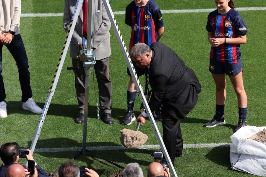 Laporta e il Barça attendono con preoccupazione la decisione della UEFA