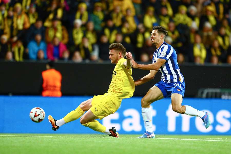 Kasper Høgh empata o jogo da Liga Europa contra o FC Porto (1-1)