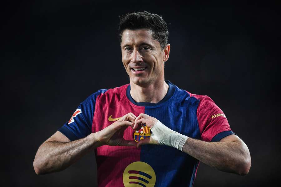 Robert Lewandowski comemora gol marcado contra o Rayo Vallecano